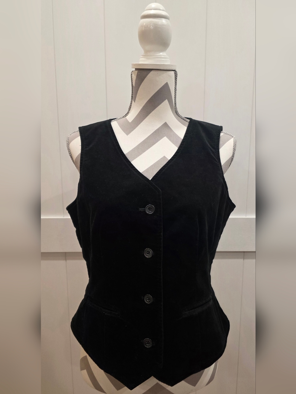 Eddie Bauer Women's Black Velvet Vest Size Petite 8 - Item 111 A-1
